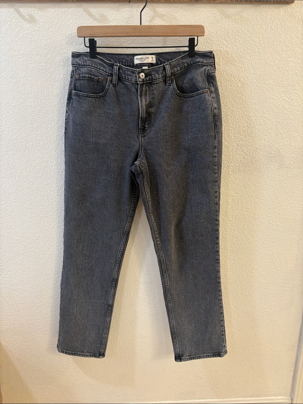 Abercrombie & Fitch 90’s straight mid-rise,  Jeans, curve love, 29.5” inseam